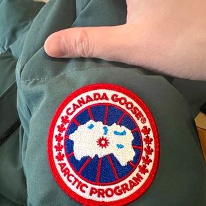 Im selling a almost brand new canada goose, only worn few times, size is small